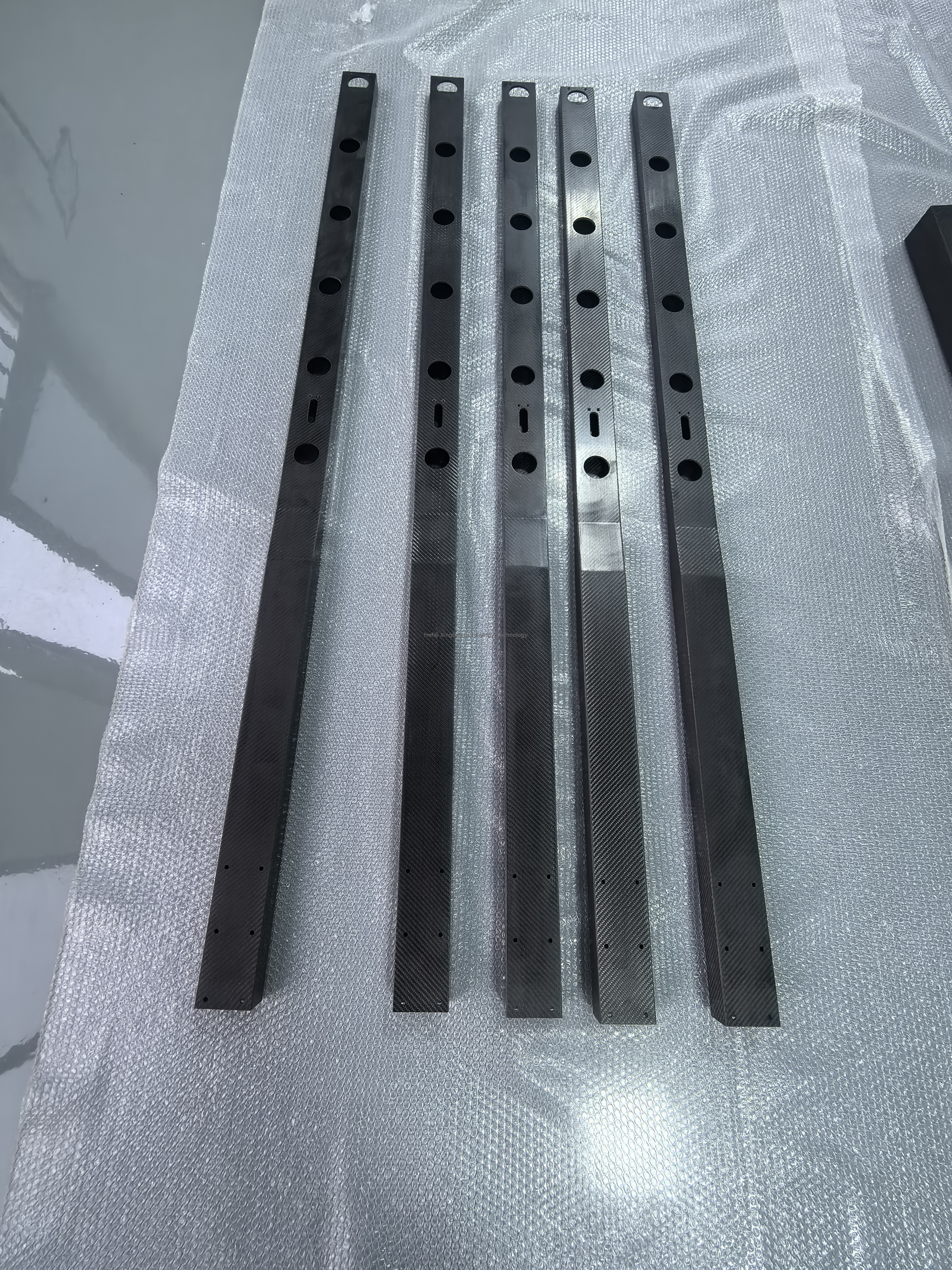 Bracci robotici avanzati in fibra di carbonio: maggiore durata e intelligenza