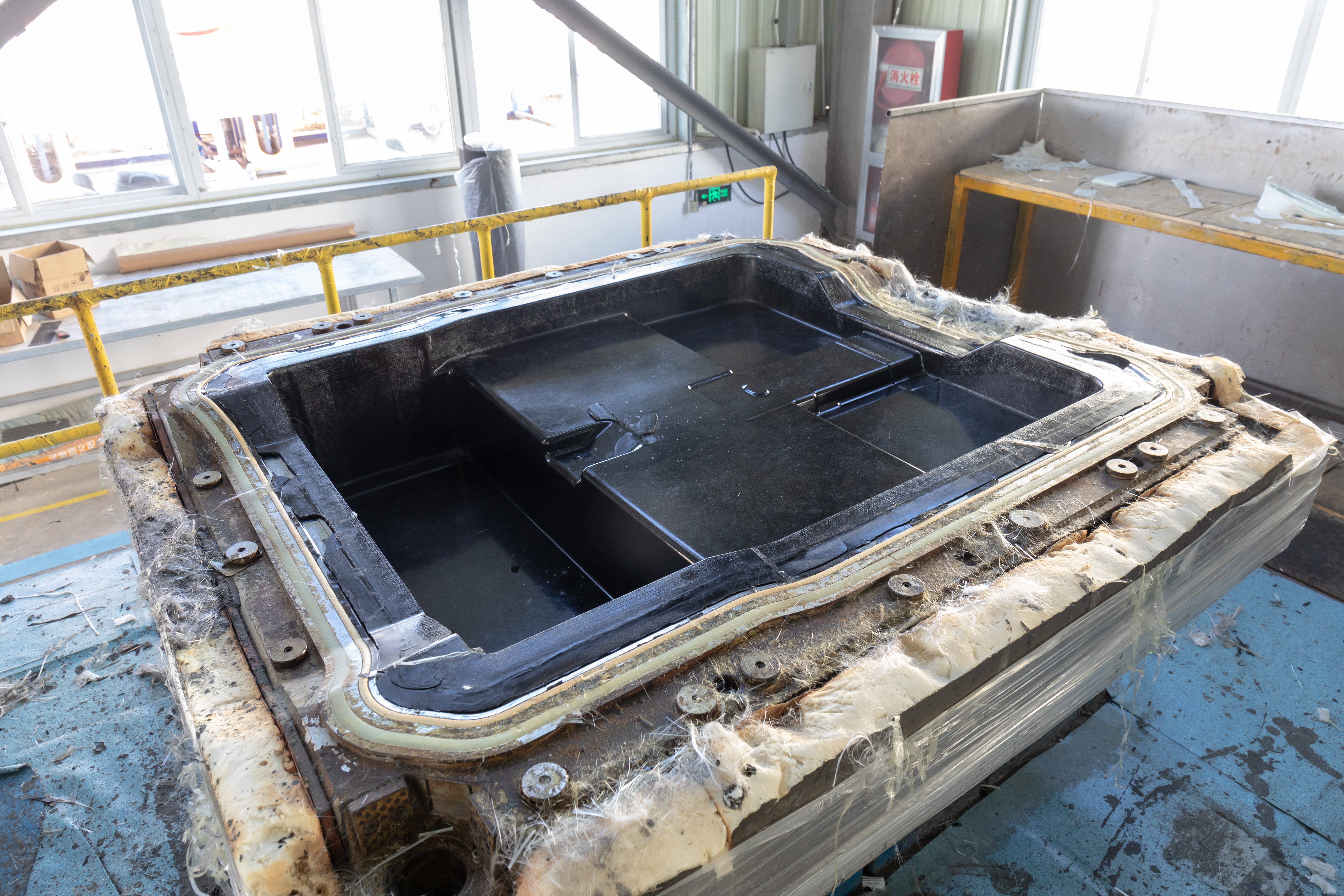 ** Confronto tra processo di infusione del vuoto e processo di lay-up **