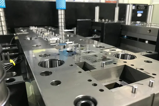 Tipi di stampi per la produzione di prodotti in fibra di carbonio