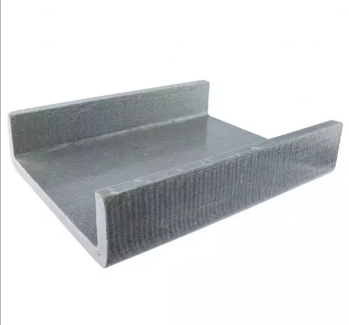 Installazione dei mazzi del tetto in fibra di vetro